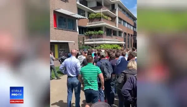 Sute de români scandează ”Vrem să votăm” în Londra. VIDEO