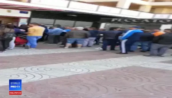 Alegeri și referendum 2019. Sute de români stau la coadă în Spania, să voteze. VIDEO