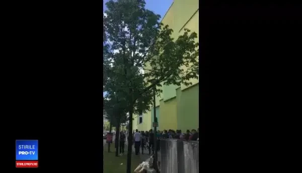 Românii stau la coadă pentru a vota în Berlin