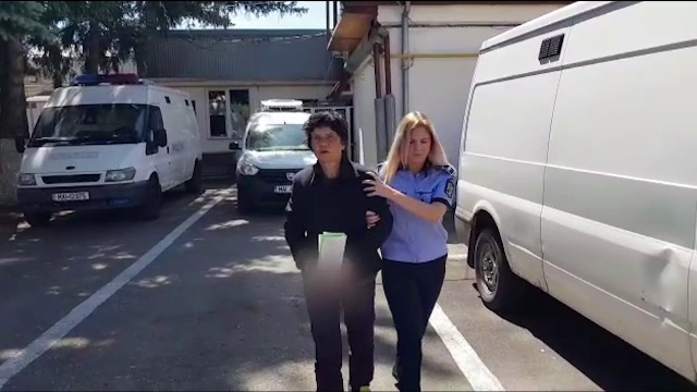 Cum a vrut o mamă să-și despartă fiica de iubit. Femeia, sechestrată și umilită