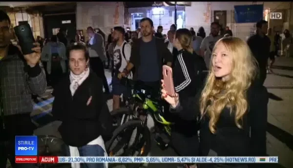 Sute de români au ieșit în stradă din solidaritate cu diaspora. „Si-au bătut joc de ei”