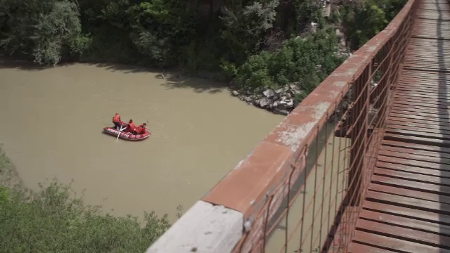 Un bătrân a murit înecat când încerca să arunce gunoi în râul Ialomiţa