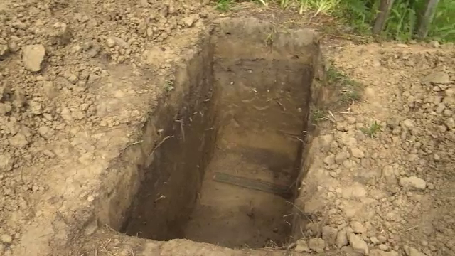 O familie din Gorj cere de o săptămână autorităţilor să le dea înapoi tatăl mort în spital