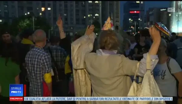 Piața Victoriei, loc de petrecere după europarlamentare și condamnarea lui Dragnea