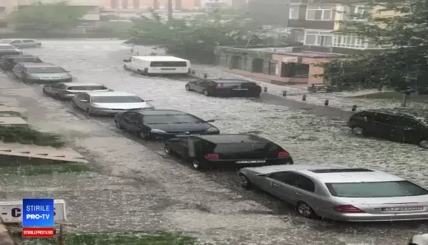 Prăpăd în Sălaj după COD ROȘU de tornadă. Grindina a rănit oameni și a spart parbrize - 3