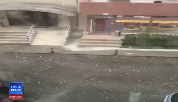 Prăpăd în Sălaj după COD ROȘU de tornadă. Grindina a rănit oameni și a spart parbrize - 2