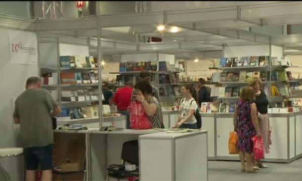 Klaus Iohannis, prezent la deschiderea Bookfest. Marea Britanie, invitat de onoare al ediției