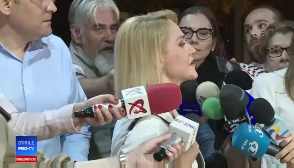 Gabriela Firea, enervată de un protestatar, la ieşirea de la şedinţa PSD: Ştiu cine te plăteşte