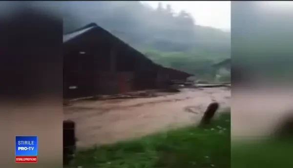 Imagini apocaliptice în România. Locuințele arată ca după bombardament. VIDEO