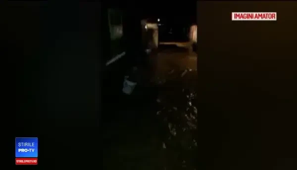 Vremea rea face victime. Un bărbat a murit electrocutat în subsolul unui bloc