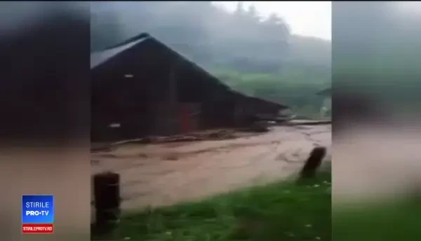 Pagube uriașe provocate de furtună. Românii nu au scăpat încă de urgia naturii