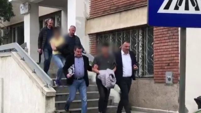 Femeie din Arad acuzată că și-ar fi abuzat sexual, împreună cu iubitul, fiica de 4 ani