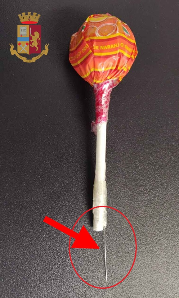 Modul în care un bărbat a vrut să jefuiască un magazin folosind o acadea