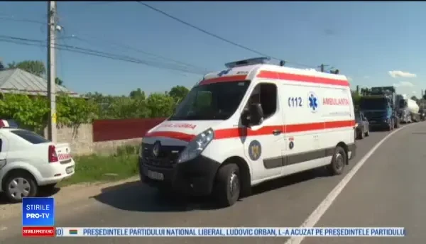 Microbuz cu pasageri implicat într-un accident, în Dâmbovița. 3 oameni au ajuns la spital
