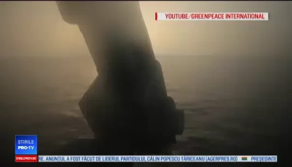Nava-fanion a Greenpeace, la Constanța. Ce spun activiștii despre tornadele din România