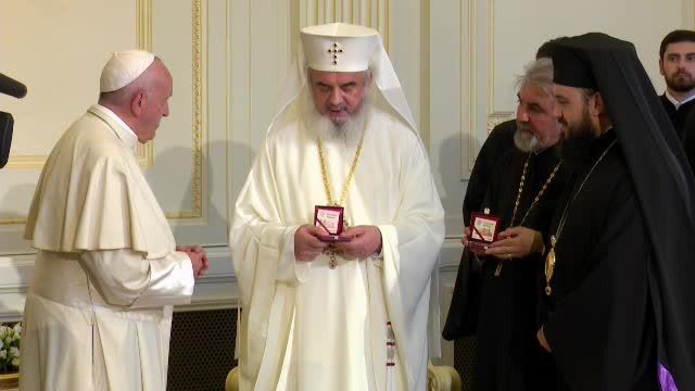 Cadouri Papa Francisc Patriarhul Daniela