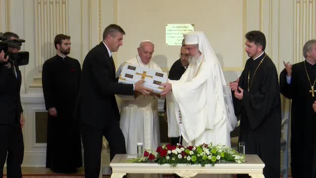 Cadouri Papa Francisc Patriarhul Daniela