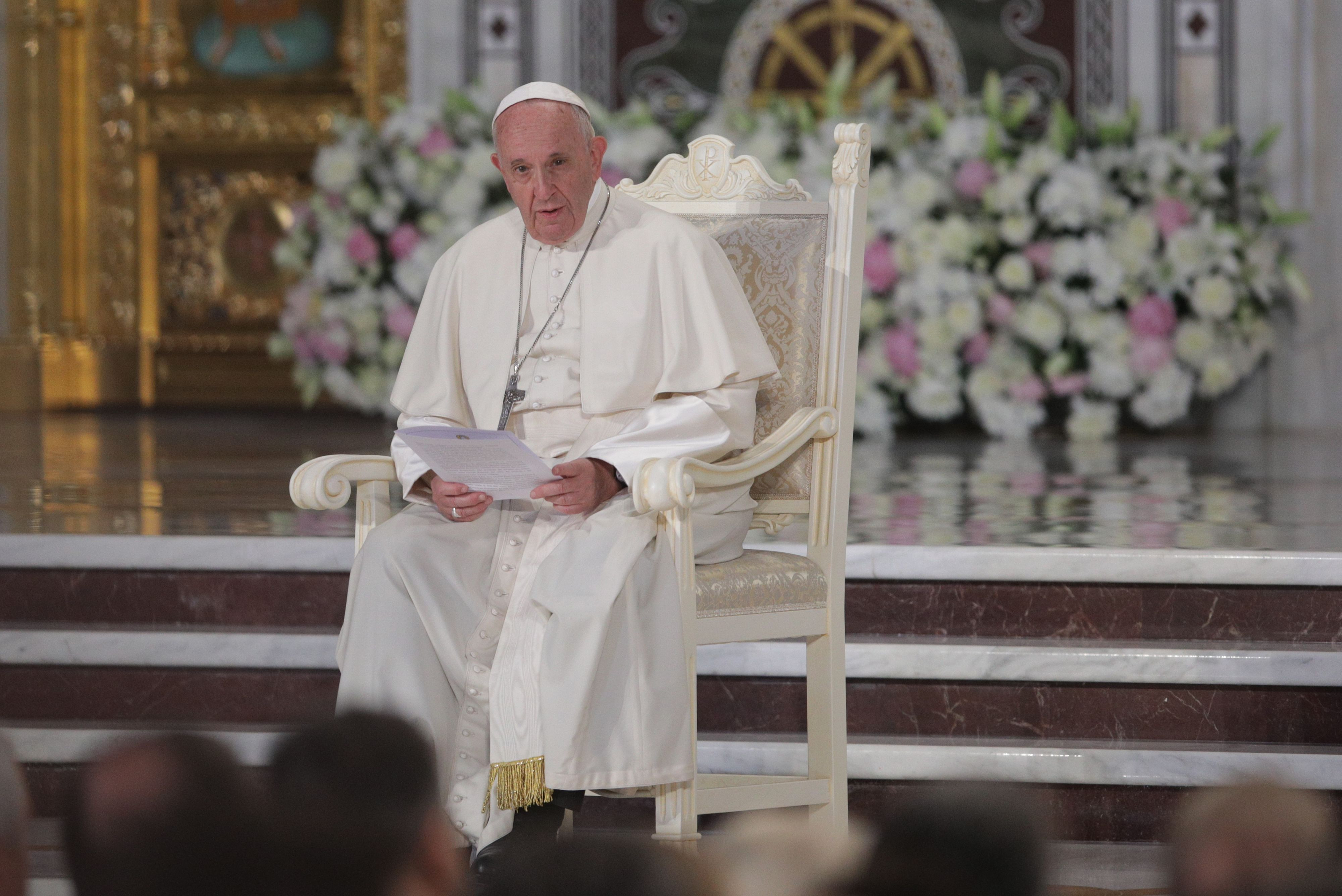 Mesajele postate pe contul de Twitter al Papei vineri seară, în timpul vizitei în România