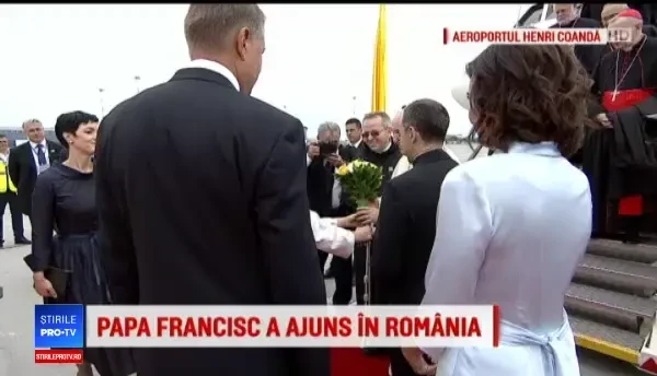 Cine sunt cei doi copii care i-au oferit flori Papei Francisc