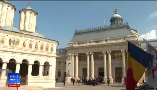 Papa Francisc s-a deplasat cu Dacia Logan spre Catedrala Mântuirii Neamului