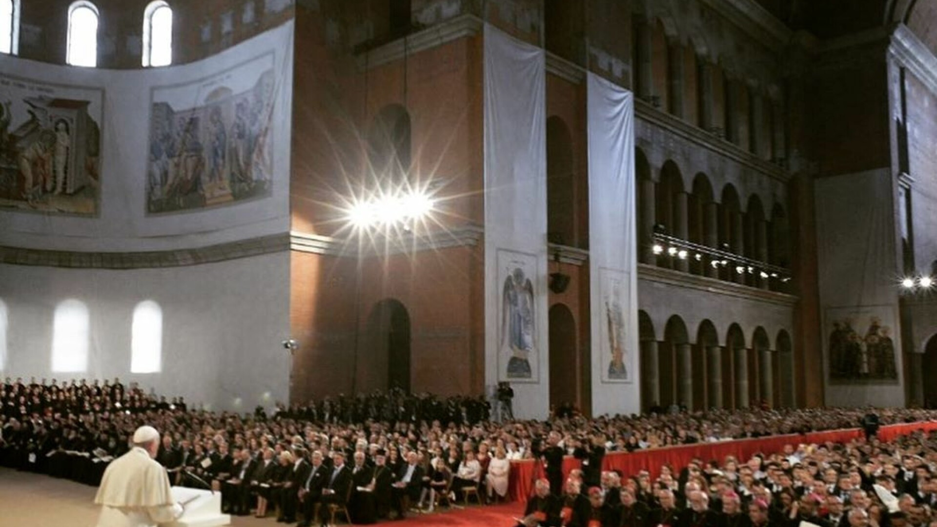 Mesajul publicat pe contul de Instagram al Papei Francisc în timpul vizitei în România