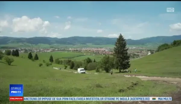 Papa Francisc în România LIVE UPDATE. Mii de pelerini urcă pe ploaie dealul Șumuleu pentru a-l vedea pe Papa