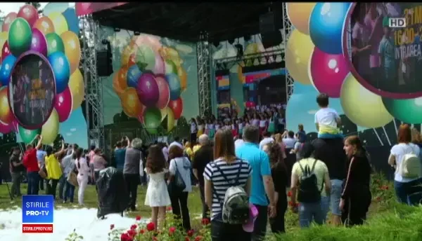 Zboruri cu balonul și bătaie cu făină. Cum a fost sărbătorită Ziua Copilului în București