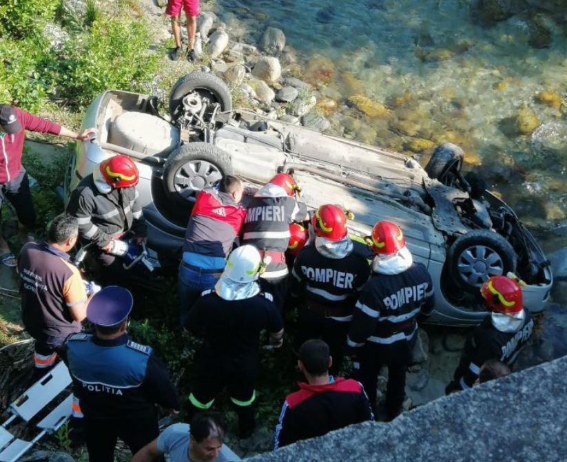 Accident grav în Gorj. Trei morți după ce o mașină a căzut de pe un pod