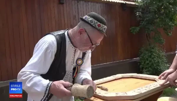 Cadoul pregătit de un meşter de 72 de ani pentru Papă. Ce vrea să-l roage în schimb