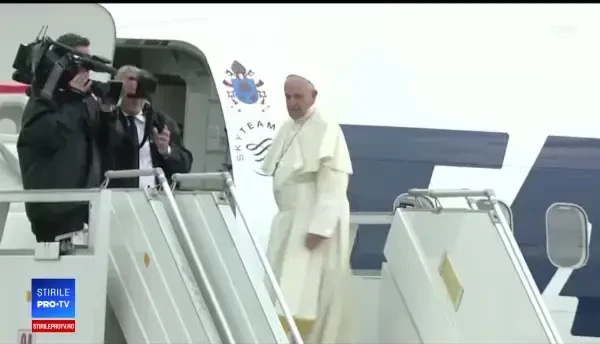 Filmul zilei în care Papa și-a luat la revedere de la România. La final a apărut curcubeul