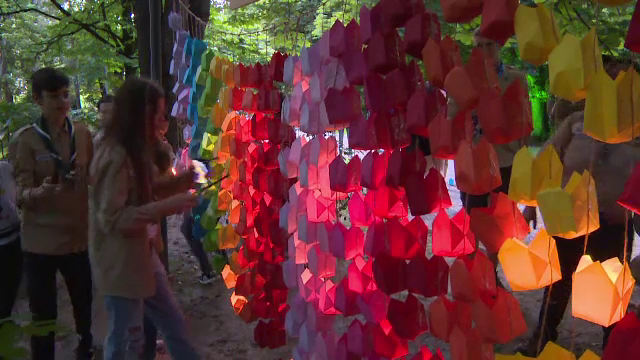 Spectacol impresionant de lumini la Târgu Jiu. „Peste 5.000 de gulguțe”