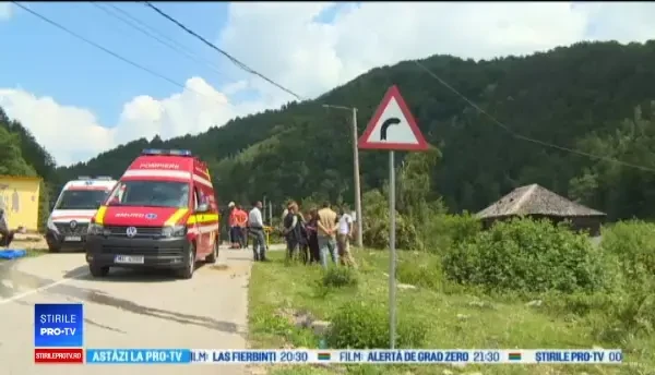 Trei bărbați au murit când se întorceau de la o nuntă. Au căzut cu mașina de la 6 metri