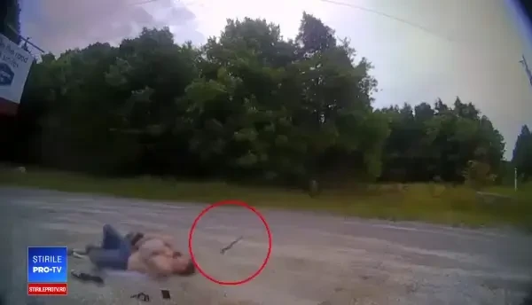 Situația delicată în care s-au aflat doi tineri care au adormit afară. Un polițist i-a trezit la timp