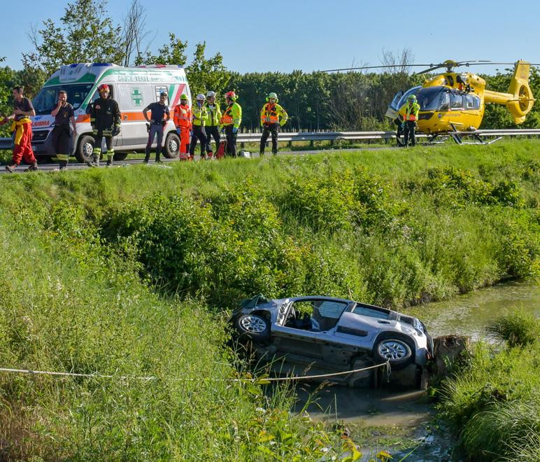 Doi şoferi români, eroi în Italia. Efortul supraomenesc prin care au salvat 2 bătrâni