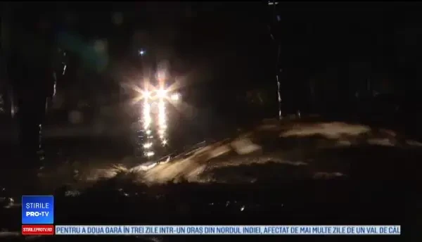 Ploile violente continuă „să măture” România. „E nenorocire. Asta e pierdere totală”. FOTO