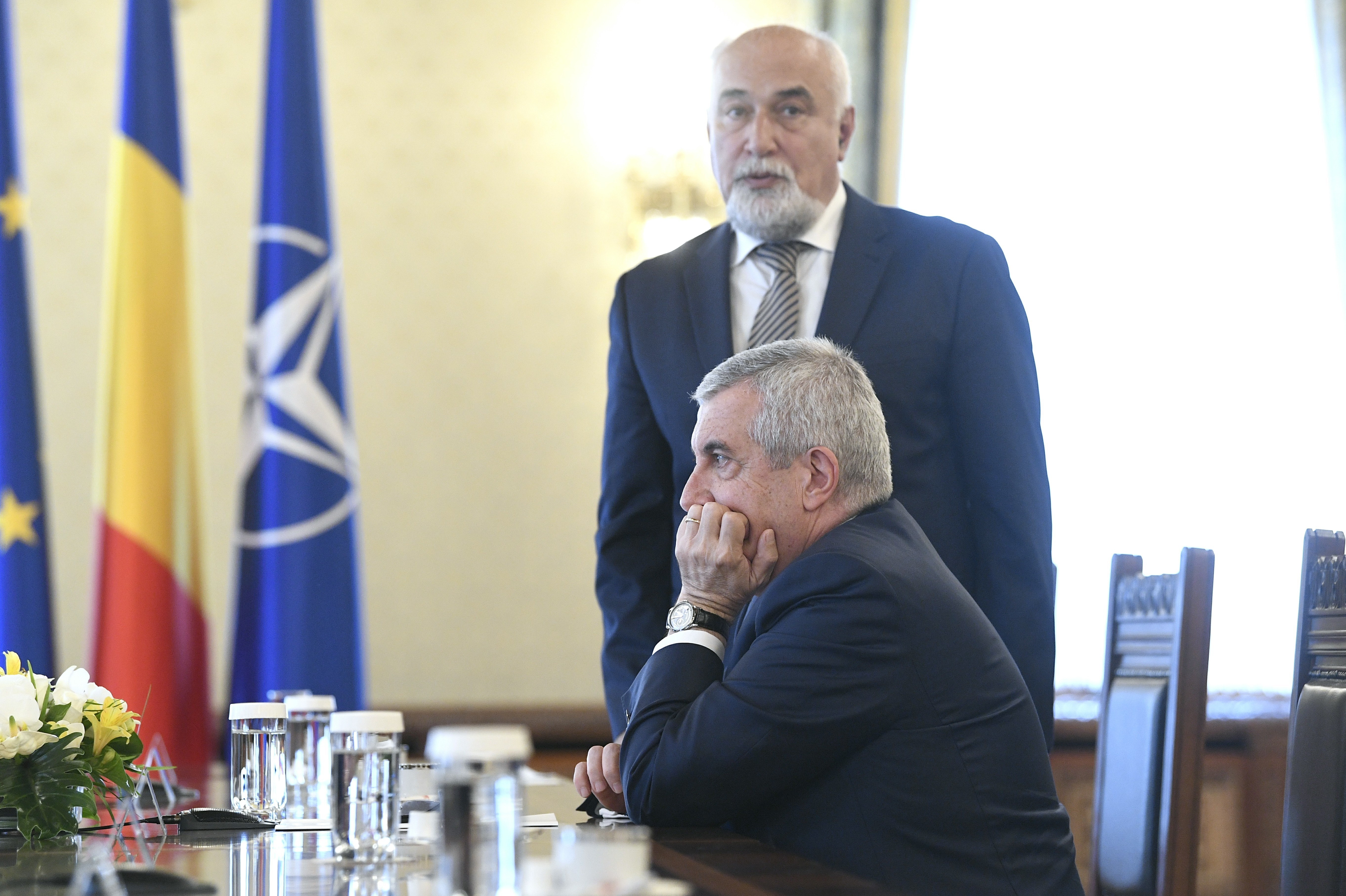 Vosganian: PNL şi USR cu o mână îmbrâncesc guvernul şi cu o mână îl ţin să nu cadă