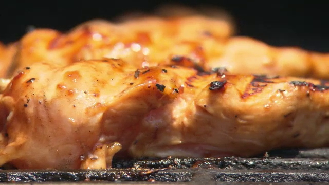 Nici carnea albă nu e bună, susțin cercetătorii. Ce recomandă să mâncăm