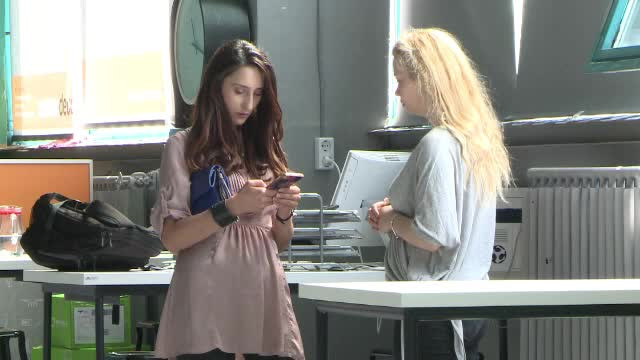 Românii își fac griji pentru pensie, dar nu pun bani deoparte. Pe ce îi cheltuie