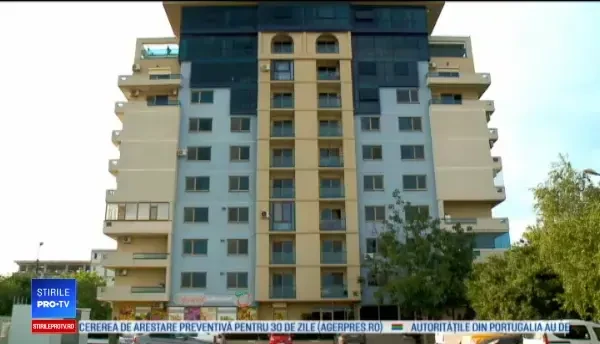 Un copil de 2 ani a murit după ce a căzut de la etajul 5. Unde se afla mama acestuia