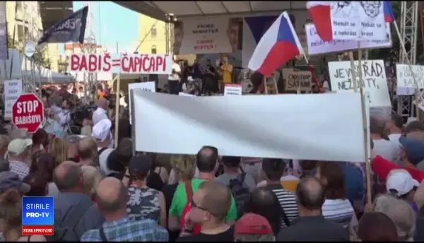 Cel mai mare protest din ultimii 30 de ani în Cehia, 120.000 de oameni cer demisia premierului