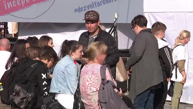 Competiție între elevi, pe Instagram: satirizarea problemelor societății de astăzi