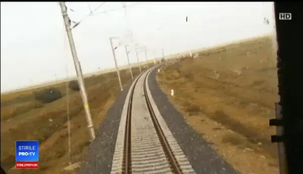 ANIMAȚIE GRAFICĂ cu trenul deraiat după ce a lovit un camion în Bacău