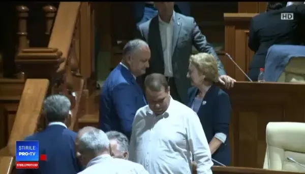 Cutremur politic în R. Moldova. Miting organizat de partidul lui Plahotniuc în Chișinău LIVE UPDATE