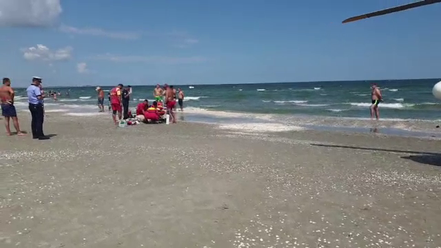Turistul din Bucureşti, recuperat duminica din valurile puternice al mării, a murit luni dimineața