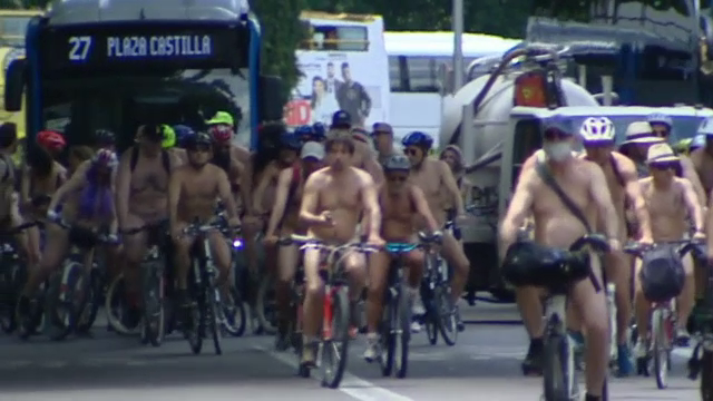 Marș cu bicicliști dezbrăcați complet, la Madrid. Ce îi nemulțumește