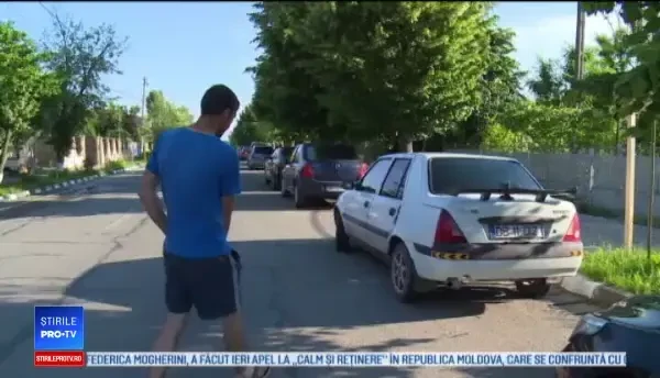 O fetiță de 6 ani a scăpat ca prin minune, după ce o rudă a lovit-o cu mașina