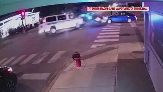 Impactul dintre 2 mașini de poliție, surprins de camerele de supravegere