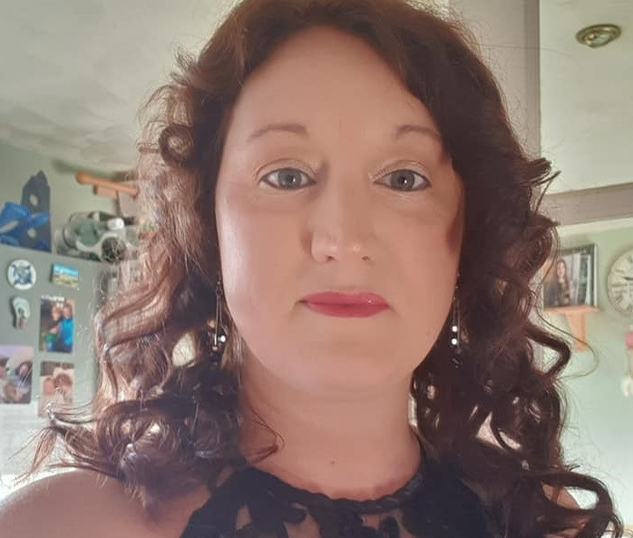 Drama unei femei care a scăpat o sticluță de parfum pe picior. ”Eram o prizonieră în casă”