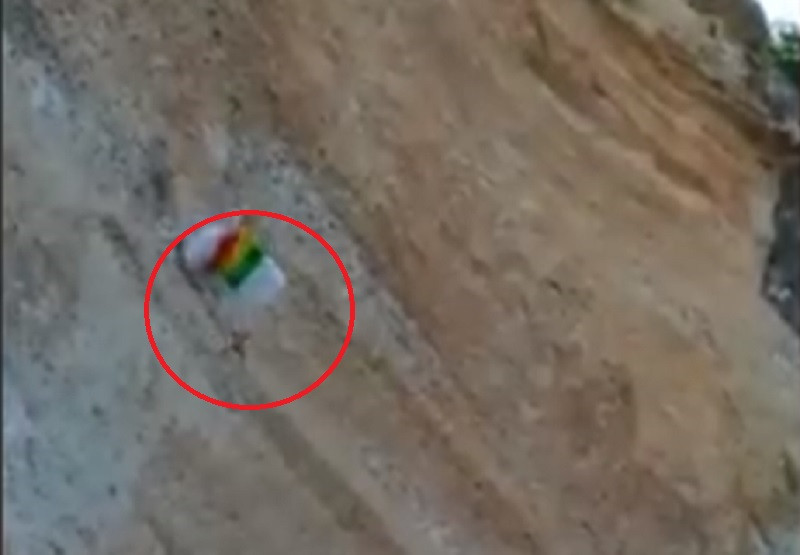 Momentul în care un parașutist se izbește de munte după un salt periculos. VIDEO