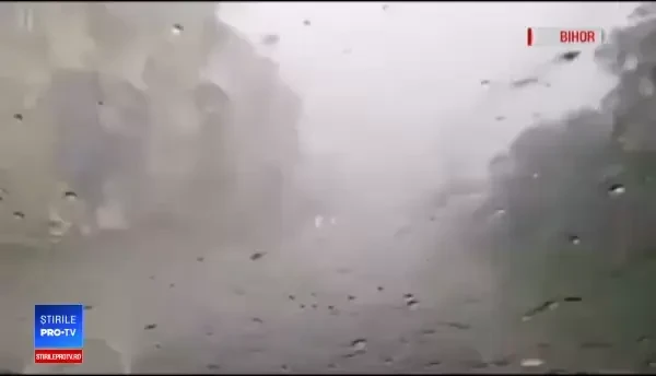 Pagube însemnate provocate de ploile și vijelii în aproape toată țara: ”A venit potopul”